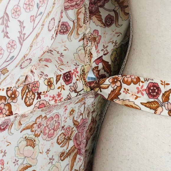 NWT BLUSH PINK AND CREAM FLORAL WRAP MAXI DRESS - Picture 6 of 7